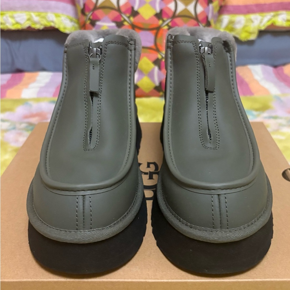 UGG Funkette Boot Women’s 10 NWB